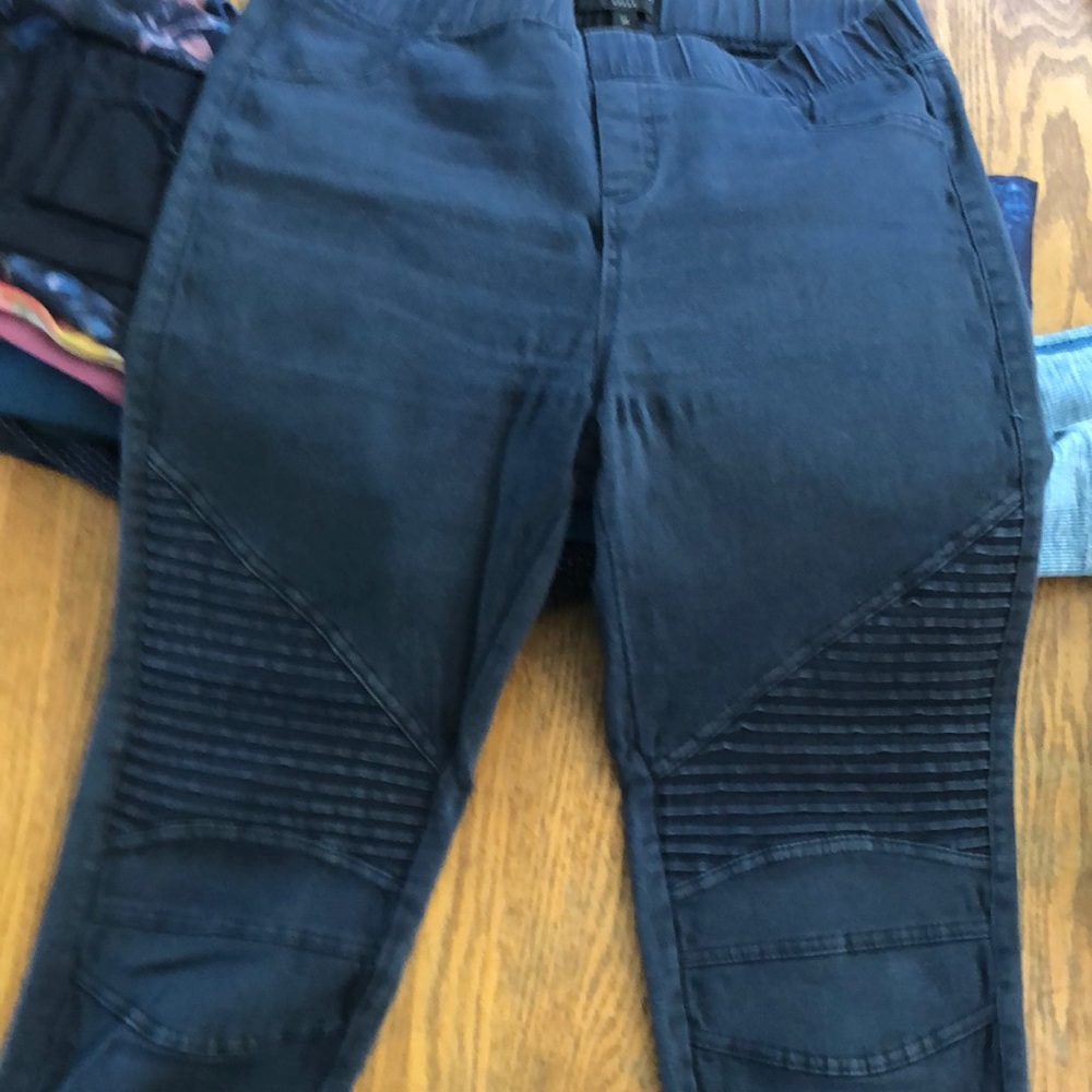 Like new Beulah zipper crops cute and super comfortable just too small for me